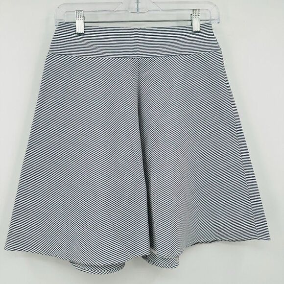 Ann Taylor Size 0P White & Gray Stiped A-Line Side Zip Mini Skirt - Picture 1 of 8